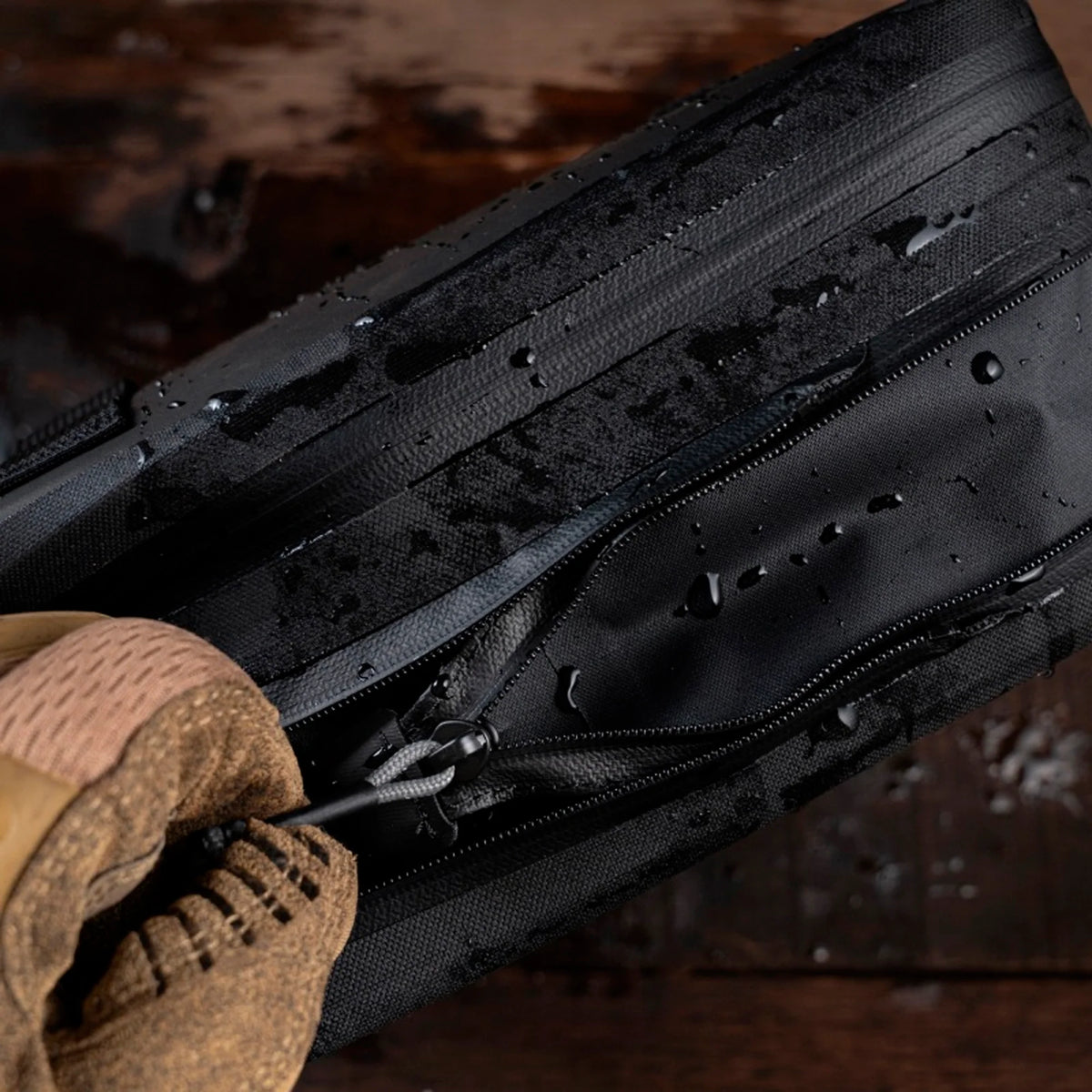 Rite In The Rain - Monsoon Rapid // Large Utility Bag 9x11 Black Expandable fra Rite In The Rain - billede nr. 6 hos GrejFreak.dk