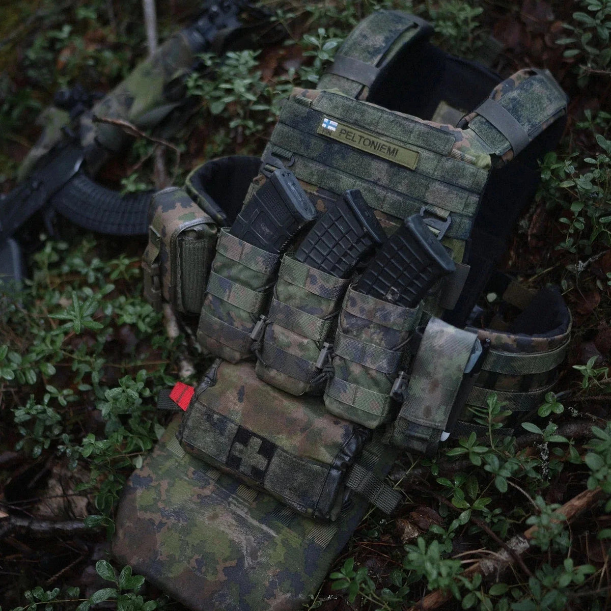Savotta - Varjelus Plate Carrier // MultiCam-8-XtraGrej