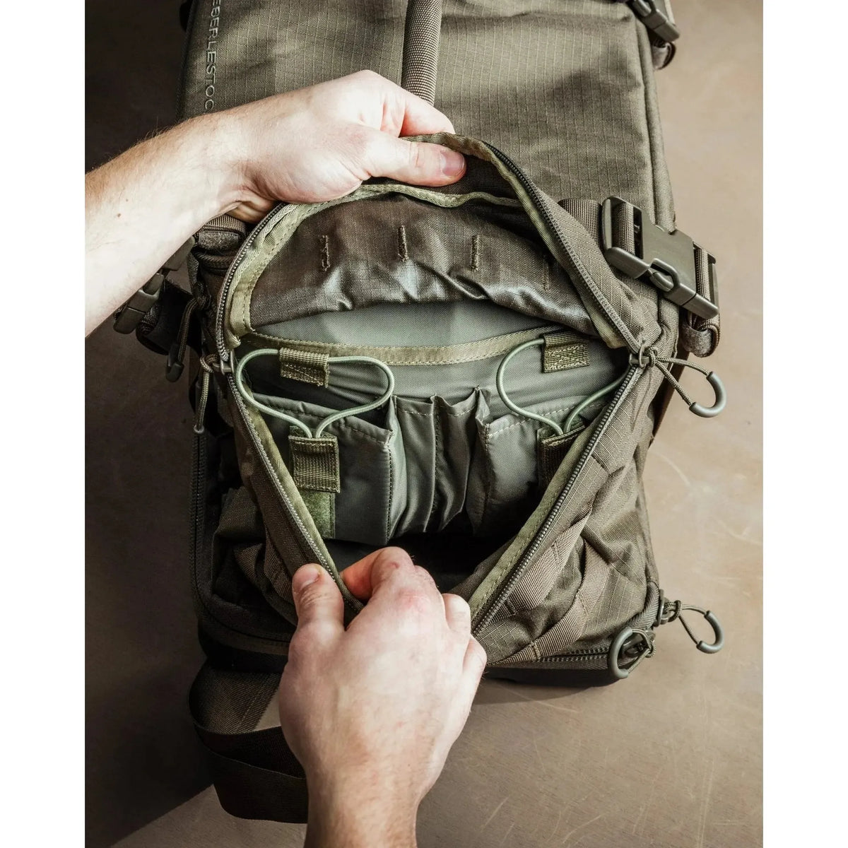 Eberlestock - Bang-Bang Range Taske 34L // Military Green-12-XtraGrej