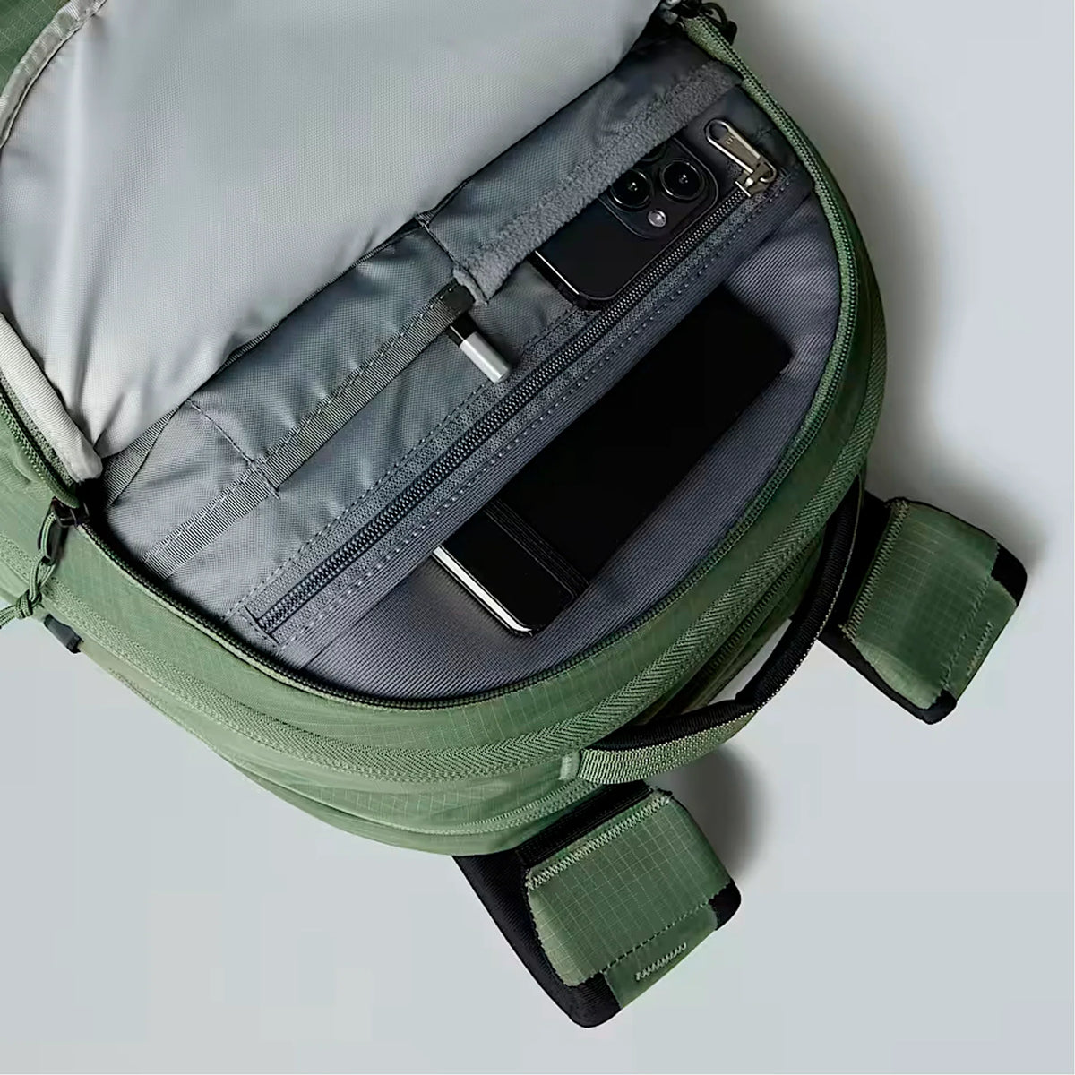 The North Face - Borealis Rygsæk 28L // Bark Mist/ Sort-3-XtraGrej